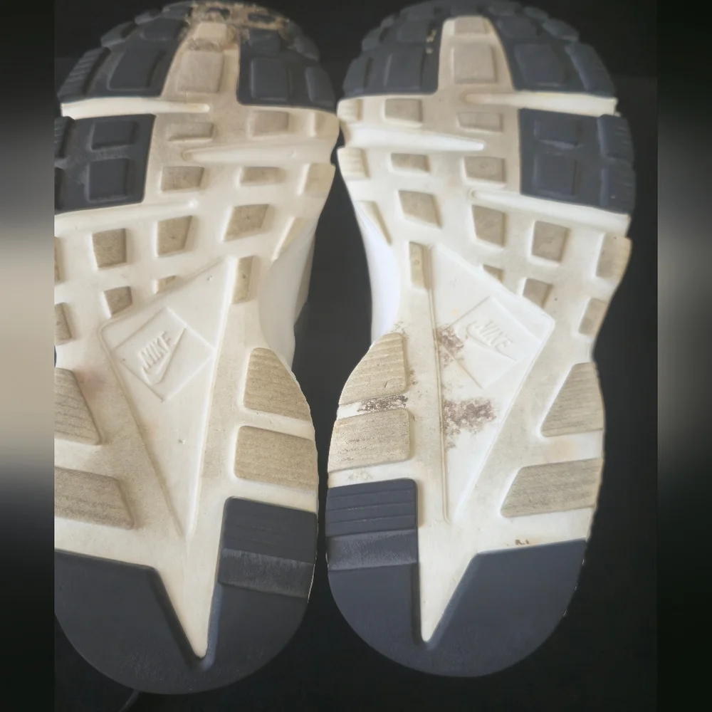 Nike  Air Huarache Shoes Persian Violet Desert Athletic Sneakers.